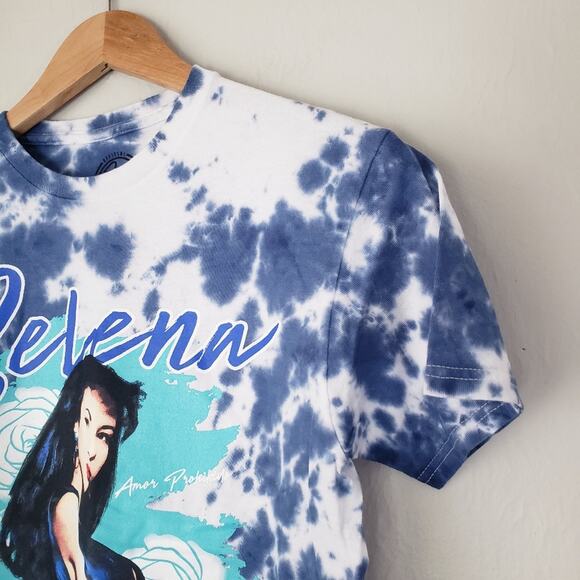 New Selena Official Merchandise Queen of Cumbia Tie Dye Graphic Logo T-Shirt Top - Picture 2 of 8